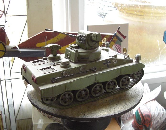 Army Tank - Click Image to Close